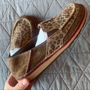 Woman’s Ariat Shoes (Cruisers)